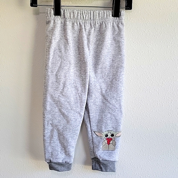 [*3 Items For $20 In Bundle*]Baby Yoda Sweatshirt & Sweatpants Outfit 18m - Picture 5 of 7